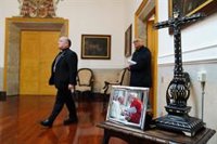 Papa.- El arzobispo de Santiago ensalza al Papa Francisco por "buscar en el corazón de la humanidad" y "tender puentes"