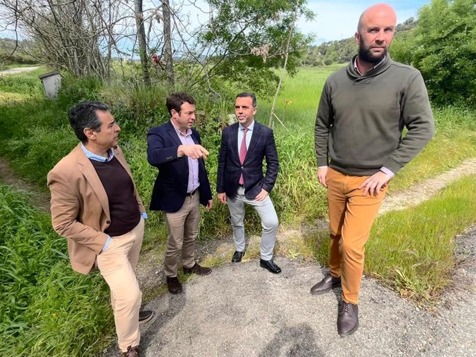 Javier Millán con el alcalde de Cazalla de la Sierra