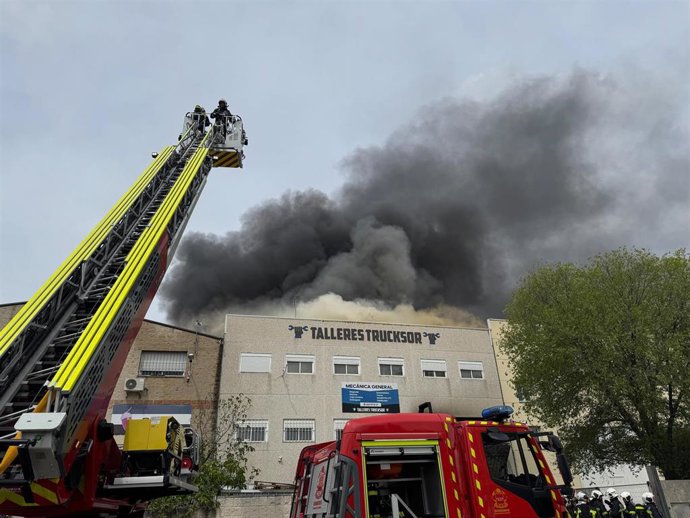 Incendio en una nave industrial de Getafe
