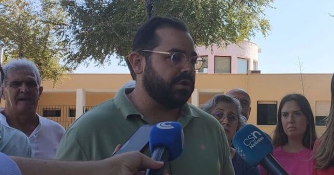 El portavoz del PSOE en el Ayuntamiento de La Palma del Condado, Rogelio Pinto.
