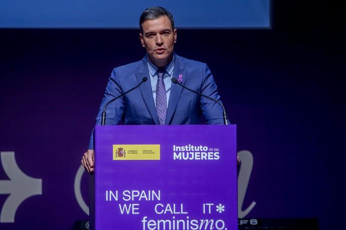 Archivo - El presidente del Gobierno, Pedro Sánchez, interviene en el acto institucional organizado con motivo del 8 de Marzo, Día Internacional de la Mujer, en el Círculo de Bellas Artes de Madrid, a 7 de marzo de 2022, en Madrid (España).  