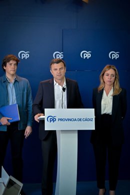 Bruno García, Miguel Sastre y Almudena Martínez en rueda de prensa.