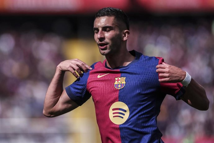 El jugador del FC Barcelona Ferran Torres durante el partido de Liga ante el RC Celta en el Estadi Lluís Companys.  