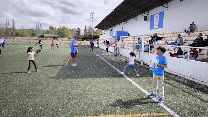 Cinco leyendas del béisbol norteamericano imparten un clínic en Ciudad Real