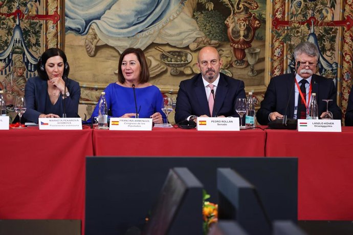 Archivo - La presidenta del Congreso de los Diputados, Francina Armengol; el presidente del Senado, Pedro Rollán, (en el centro) durante una sesión de la Conferencia de Presidentes de Parlamento de la Unión Europea.
