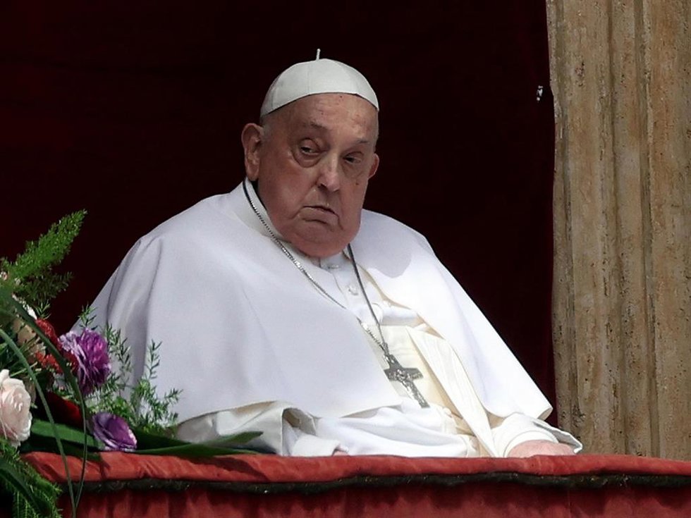 El Papa Francisco, este Domingo de Resurrección en el balcón central de la Basílica de San Pedro en El Vaticano