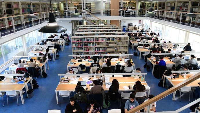 Biblioteca universitaria.
