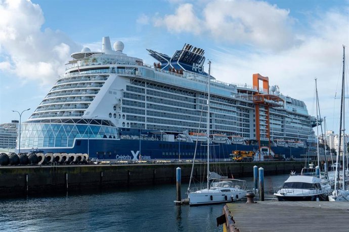 Archivo - Crucero en el puerto de A Coruña