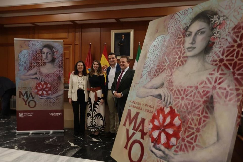 Presentación del cartel del Mayo Festivo de Córdoba, que se anuncia con una obra de Marta Fernández Jodar, que recoge a una mujer y simboliza las fiestas en el farolillo y las celosías de la Mezquita-Catedral.