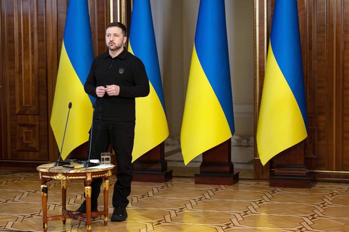 17 de abril de 2025, Kiev, Ucrânia: O presidente da Ucrânia, Volodymyr Zelenskyy, realiza uma reunião em Kiev, Ucrânia, em 17 de abril de 2025.