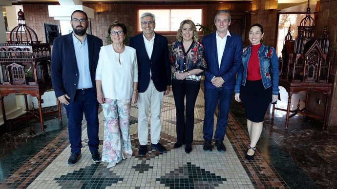La senadora por Andalucía y expresidenta de la Junta , Susana Díaz, recibe el premio Victoria Kant que concede la Agrupación Socialista de Torremolinos (Málaga).