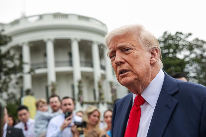 21 de abril de 2025, Washington, Distrito de Columbia, EUA: O presidente dos Estados Unidos, Donald Trump, fala aos repórteres durante o Easter Egg Roll de 2025 no gramado sul da Casa Branca, em 21 de abril de 2025, em Washington, D.C.