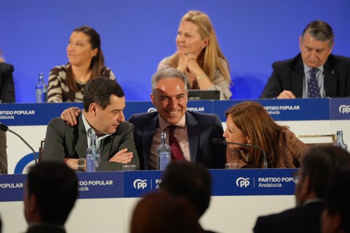El presidente del PP-A, Juanma Moreno,; el vicesecretario general de Política Autonómica y Municipal y Análisis Electoral del PP, Elías Bendodo, y la presidenta del PP de Málaga, Patricia Navarro.