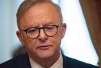 El primer ministro de Australia y el líder opositor pausan sus campañas electorales por la muerte del Papa