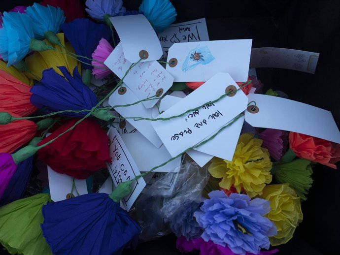 Archivo - Memorial del tiroteo masivo de 2019 en el Walmart de El Paso (Texas)