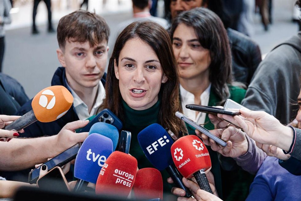Archivo - La portavoz de Más Madrid en el Ayuntamiento de Madrid, Rita Maestre, ofrece declaraciones a los medios durante su visita a la 45 edición de la Feria Internacional del Turismo (Fitur), en Ifema Madrid, a 24 de enero de 2025, en Madrid (España