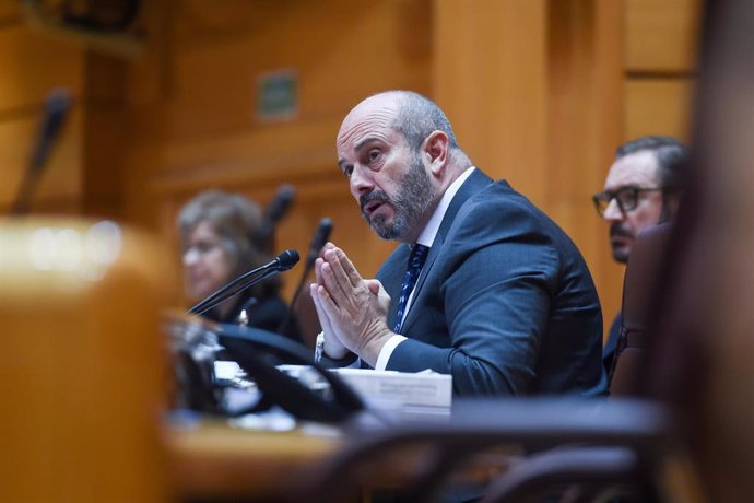 Archivo - El presidente del Senado, Pedro Rollán, durante la comparecencia de la vicepresidenta tercera y ministra para la Transición Ecológica y el Reto Demográfico, Teresa Ribera.