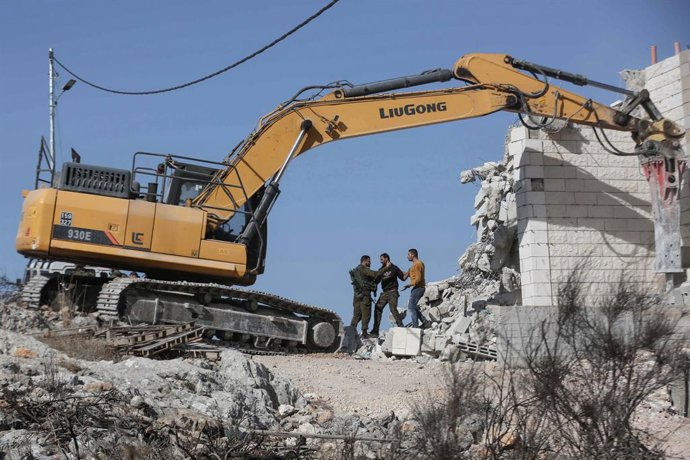 Archivo - Arquivo - Demolição israelense de uma casa em Nablus, Cisjordânia, por supostamente não ter as permissões necessárias (arquivo)
