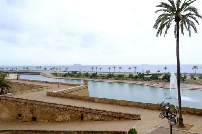 Archivo - El Parque del Mar frente al Paseo Marítimo.