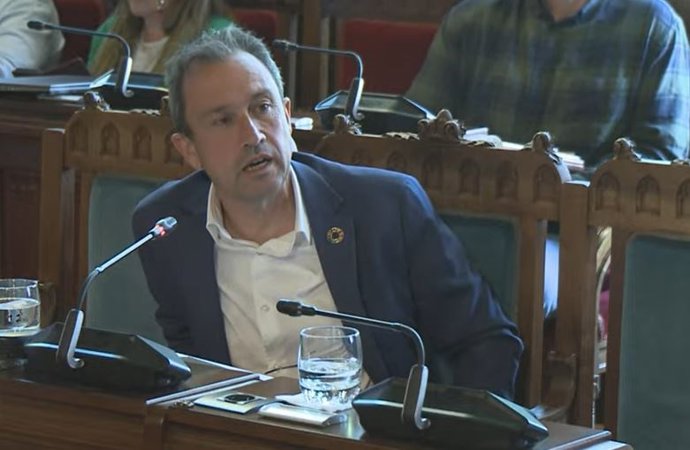 El consejero de Ordenación de Territorio, Urbanismo, Vivienda y Derechos Ciudadanos, Ovidio Zapico, comparece en la Junta General.