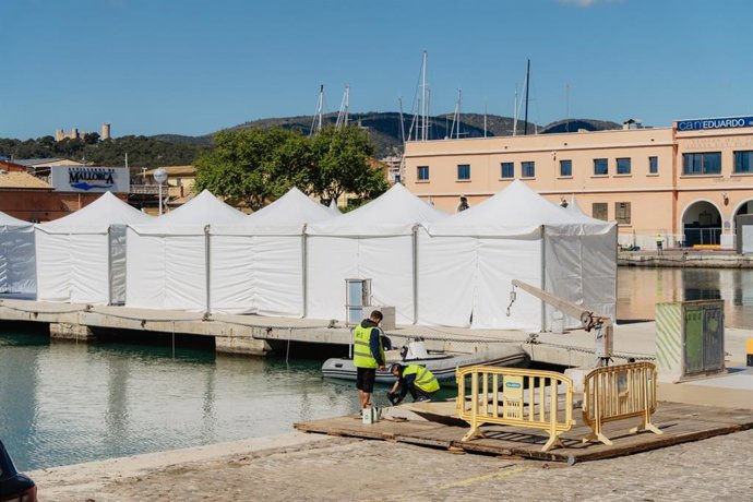 Montaje del Palma International Boat Show.