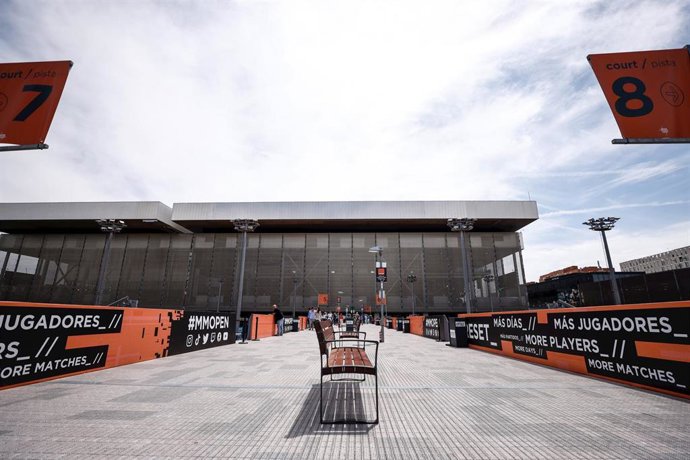 Archivo - Imagen de los exteriores de la Caja Mágica