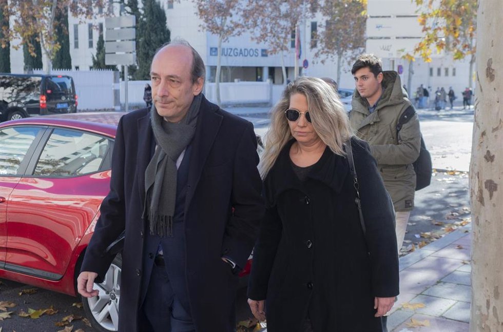 Archivo - La asesora de Moncloa, Cristina Álvarez, a su llegada a los juzgados de Plaza Castilla para testificar ante el juez del caso Begoña, en los juzgados de Plaza de Castilla, a 20 de diciembre de 2024, en Madrid (España). El instructor llamó a d