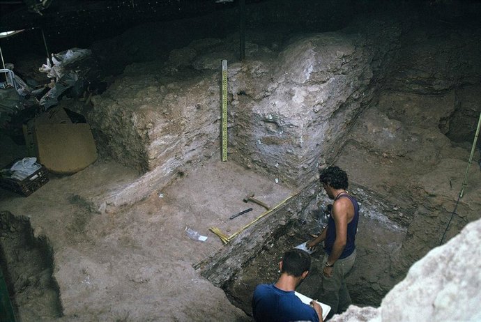 Trabajos de excavación en el yacimiento.