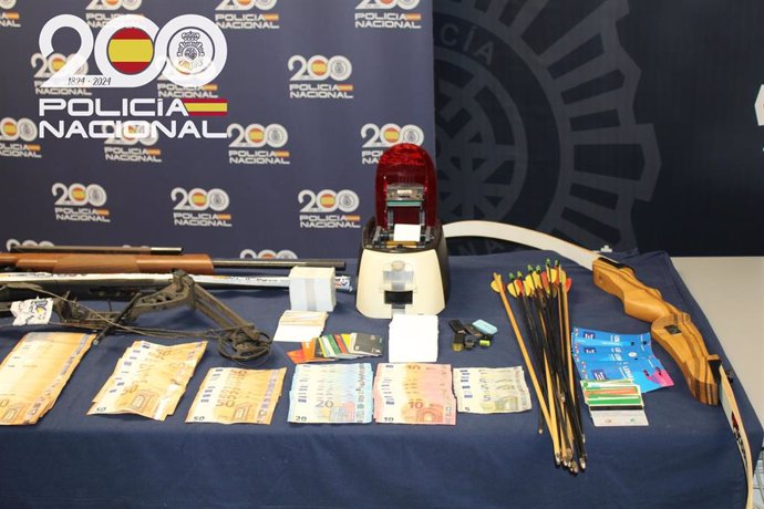 Imagen de los efectos intervenidos a la red desmantelada
