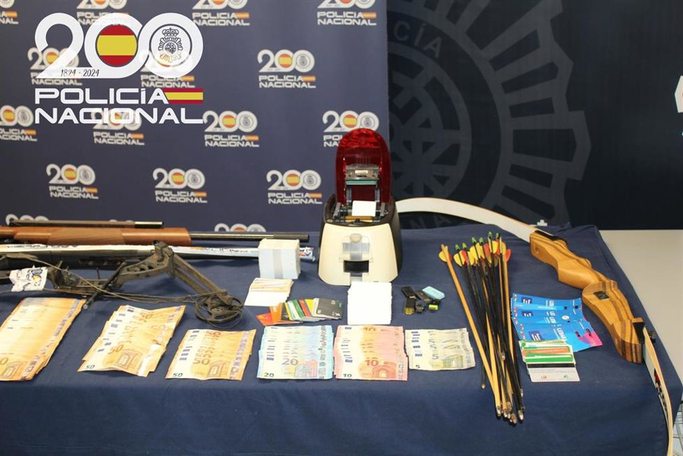 Imagen de los efectos intervenidos a la red desmantelada