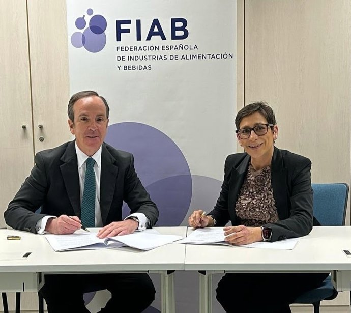 El director general de Fiab, Mauricio Garcia de Quevedo, i la directora d'Alimentaria, Anna Canal