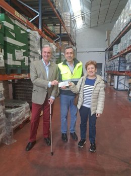 La Universidad de la Experiencia dona al Banco de Alimentos 585 euros