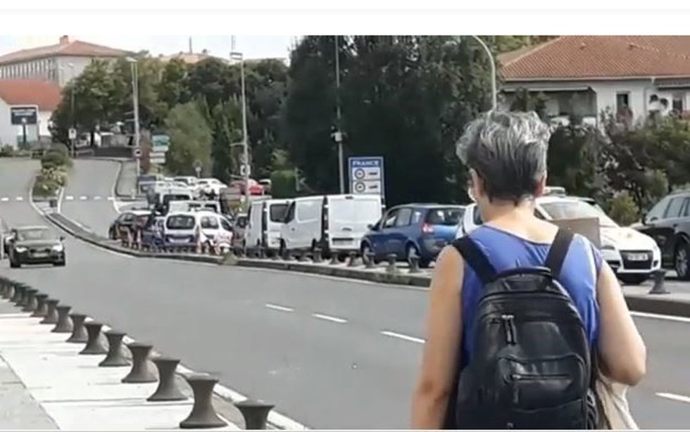 Archivo - Imagen de retenciones en la frontera guipuzcoana con Francia