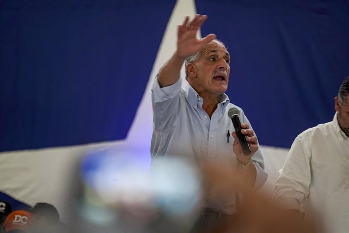 Archivo - El candidato a la presidencia de Honduras Nasry Asfura durante un mitin. 