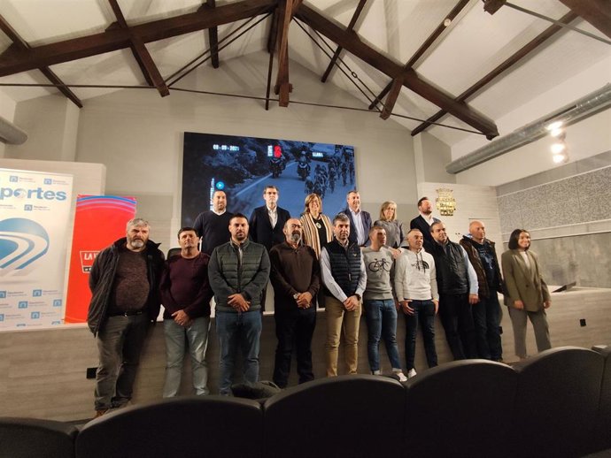 Armisén y Guillén presiden la presentación de la sexta etapa de la Vuelta a España femenina.