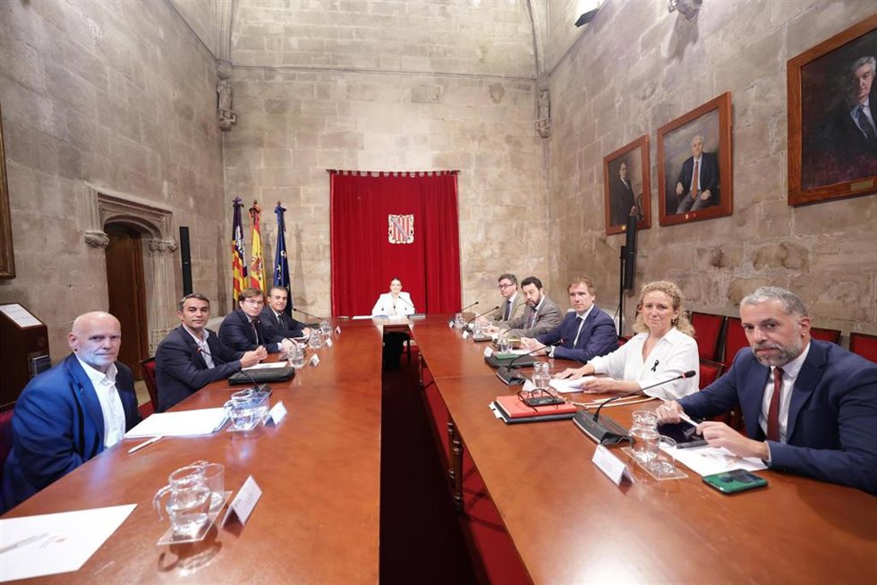 La presidenta del Govern, Marga Prohens, preside la primera sesión de la Comisión Interdepartamental de Ciencia, Tecnología e Innovación (Cicit).