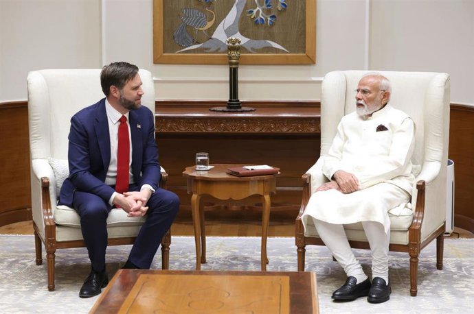 El vicepresidente de EEUU, JD Vance, junto al primer ministro de India, Narendra Modi.