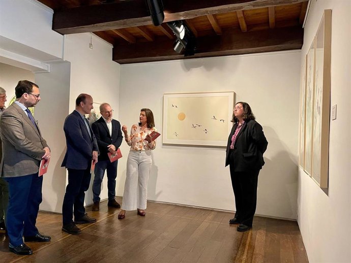 La artista asturiana Covadonga Valdés Moré durante la presentación de su exposición 'Estaciones interiores' en el Museo de Bellas Artes de Asturias.