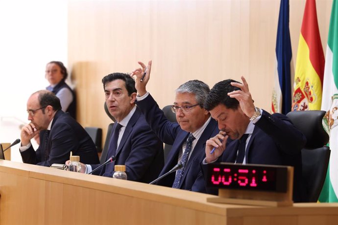 El presidente de la Diputación, Francisco Salado, ha subrayado que la institución provincial vuelve a demostrar que es la principal aliada de los ayuntamientos; y ha incidido especialmente en las ayudas a los municipios más afectados por las danas.