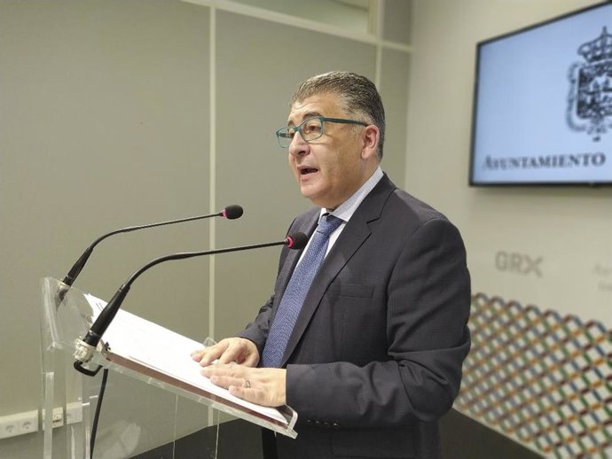 Archivo - El Defensor de la Ciudadanía de Granada, Manuel Martín, en imagen de archivo