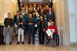 Foto de familia con responsables de clubes de la provincia que militan en categoría máxima y sumáxima en el ámbito nacional.