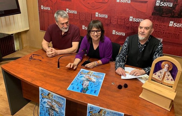 De izda a dcha, Ángel Lorenzo, Gloria Gonzalo y César Millán presentan 'La Saturiada' de Soria