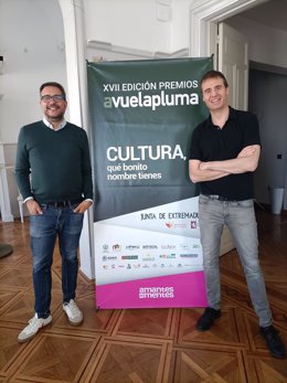 Sergio Martínez y Conrado Gómez, responsables de la Asociación Avuelapluma que entrega los premios