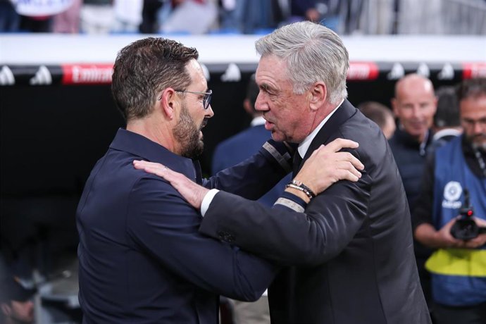 Archivo - Los entrenadores del Getafe CF, José Bordalás, y del Real Madrid, Carlo Ancelotti