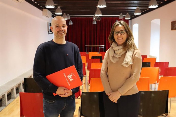 Los concejales de IU, Ana Peñalosa y Ángel Galindo.