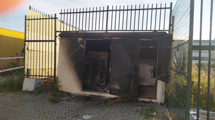 Centro de transformación de Polígono Sur tras en el incendio.