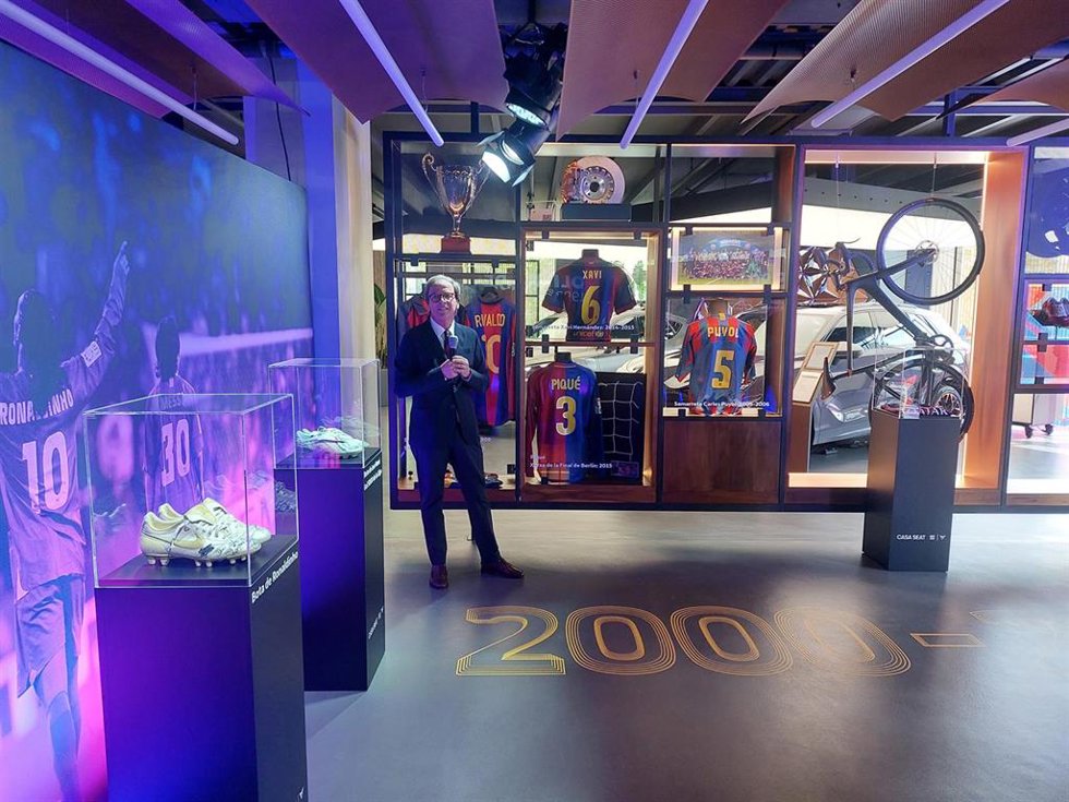 El director del museo del FC Barcelona, Jordi Penas, durante la presentación de la exposición "Els tresors blaugranes"