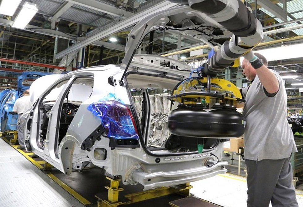 Archivo - Producción vehículos GLP de Opel en la fábrica de Stellantis Figueruelas.