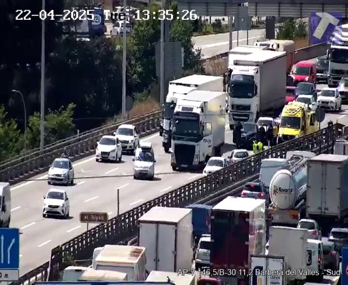 Cortados 2 carriles de la AP-7 en Barberà del Vallès (Barcelona) tras un accidente