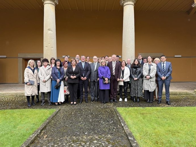 Delegación del PSOE Alto Aragón en el acto institucional del Día de Aragón en Huesca, encabezada por el secretario general provincial, Fernando Sabés, y el expresidente autonómico Marcelino Iglesias.